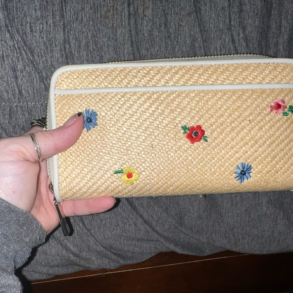 Kate Spade wallet - Picture 2 of 3